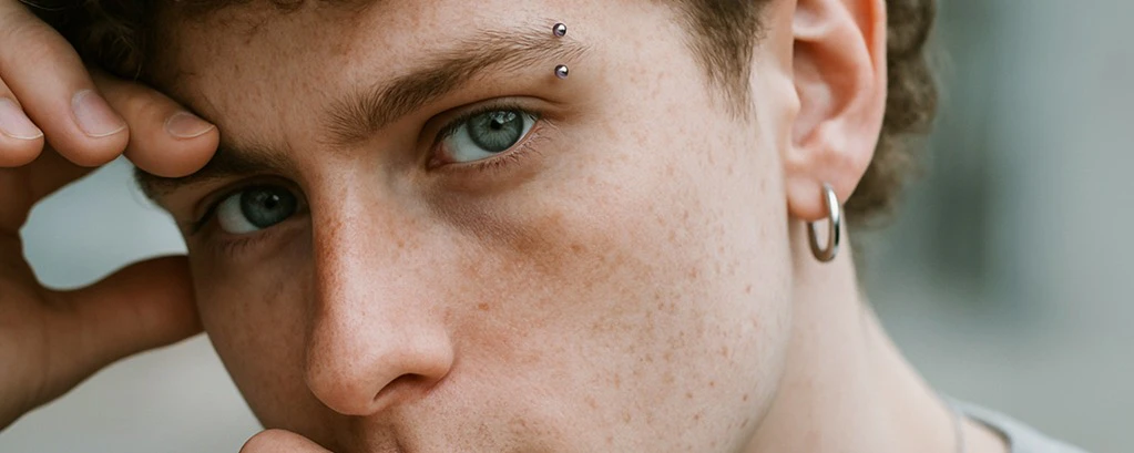 Augenbrauen-Piercingschmuck