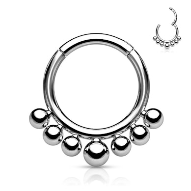 Ring aus Titan mit einem Scharnier und kleinen Perlen
