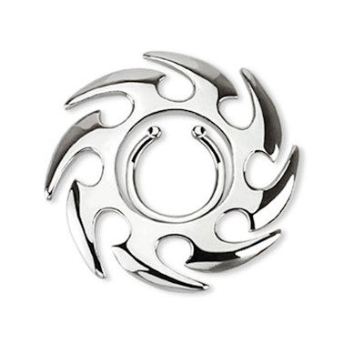 Fake Brustpiercing mit einer Tribal-Sonne