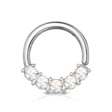 Ring mit reflektierenden Steinen auf der Vorderseite