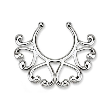 Fake Brustpiercing mit halber Herzkante