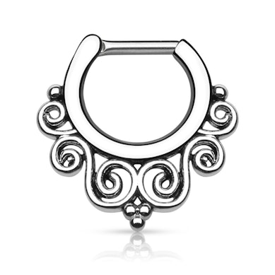 Septumpiercing mit verschnörkelten Design