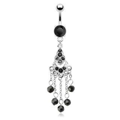 Bauchnabelpiercing mit Ketten und schwarzen Kugeln