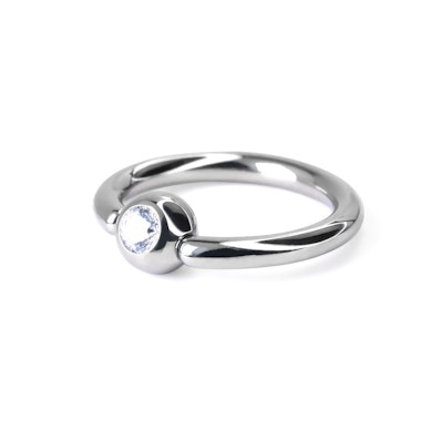 Ring aus Titan mit einem Stein