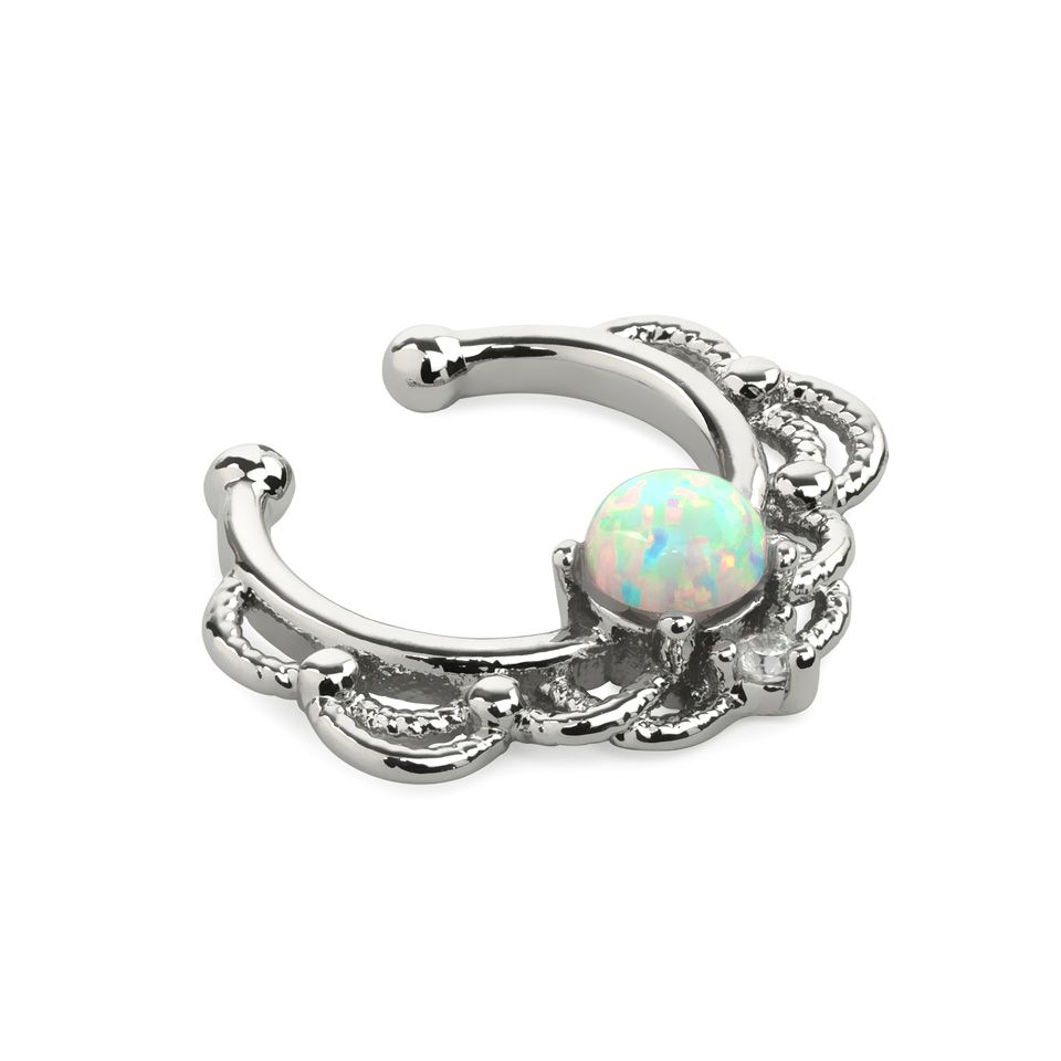 Fake Septumpiercing mit einem Opalstein und Kettendesign