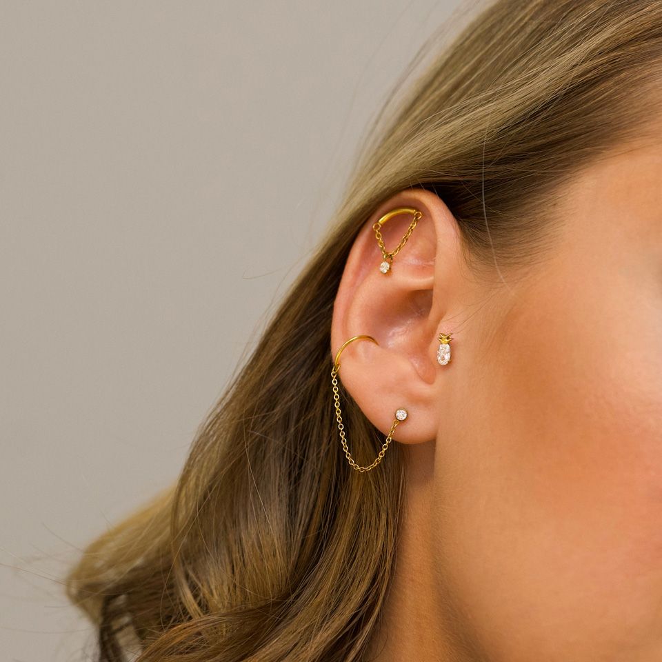 Gebogenes Labret mit Kette und Steinanhänger