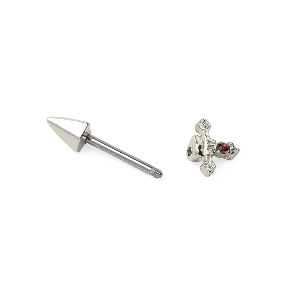 Brustwarzenpiercing in Form eines Dolchs
