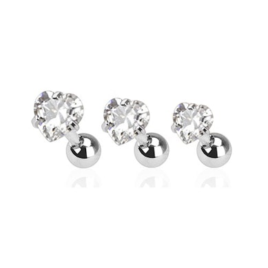 Set aus Ohrpiercings mit einem Herzstein