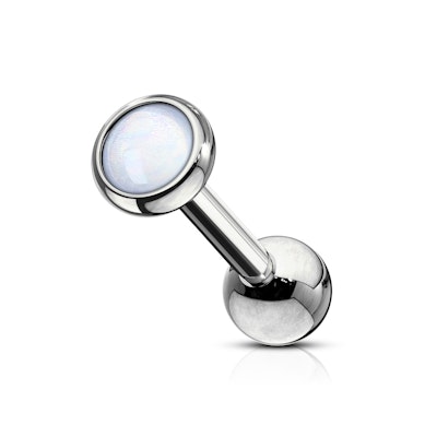 Ohrpiercing mit reflektierendem Stein