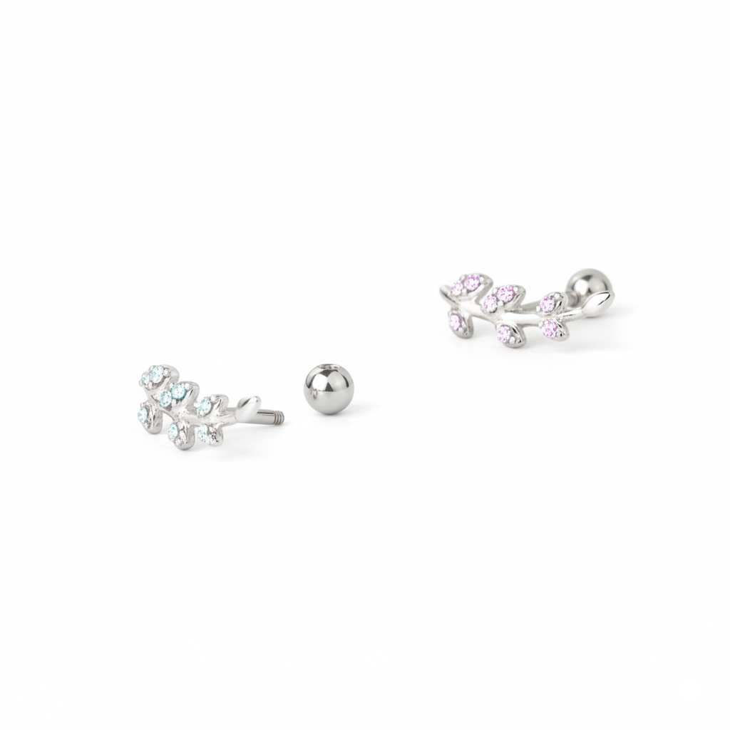 Ohrpiercing mit Blättern aus Steinen