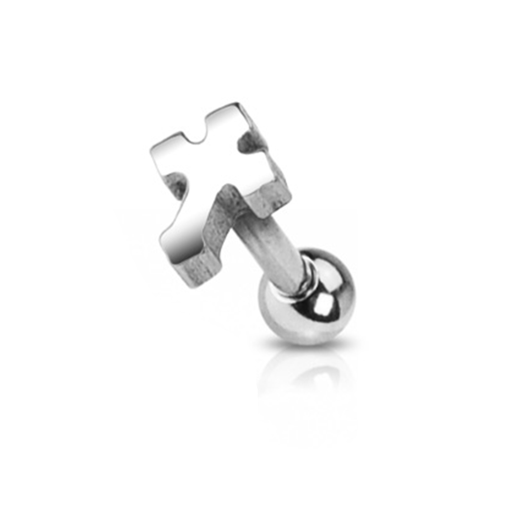 Traguspiercing mit Kreuz
