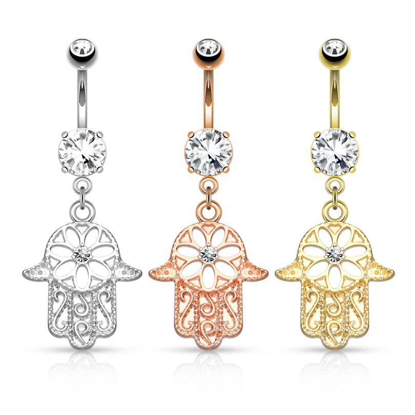 Bauchnabelpiercing mit einem Stein in der Hamsahand