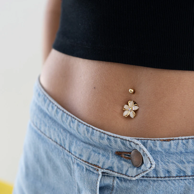 Bauchnabelring mit Blume