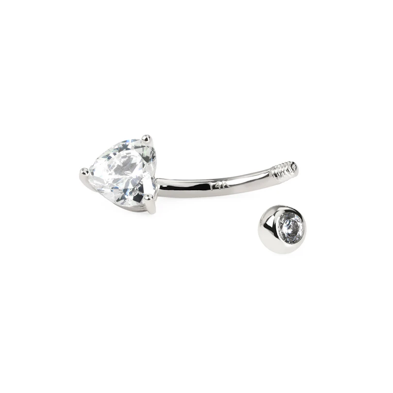 Bauchnabelpiercing aus 14 Karat Gold mit einem Herzstein