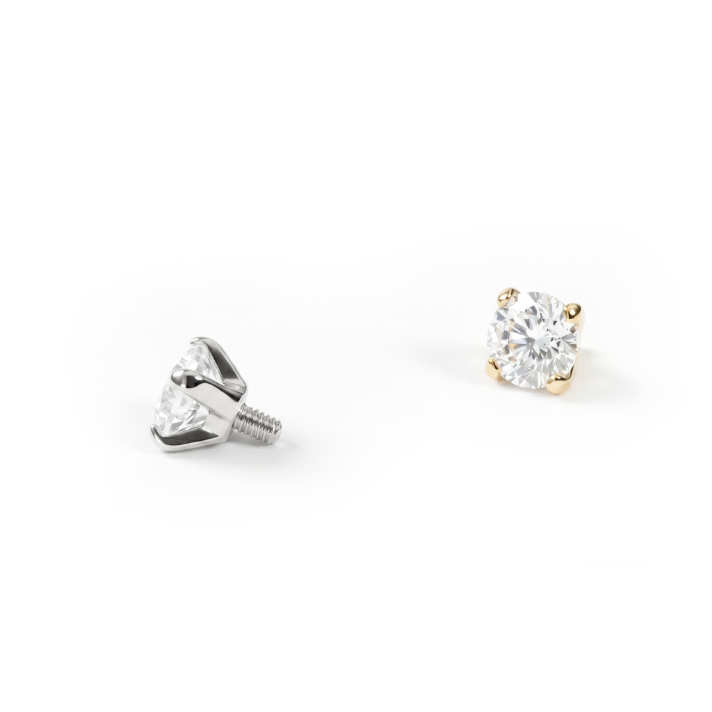 Dermal aus 14 Karat Gold mit einem Stein