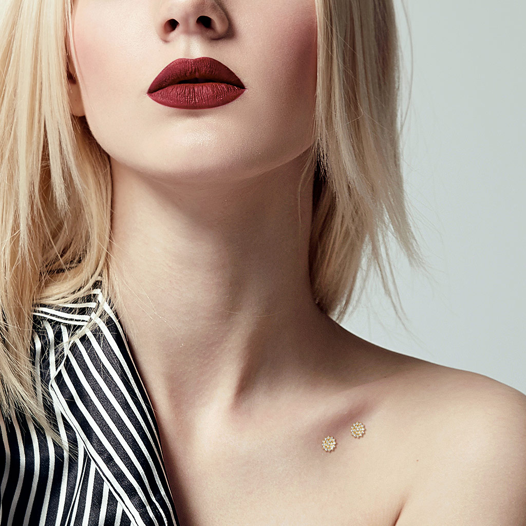 Dermal aus 14 Karat Gold mit steinbesetzter Blume