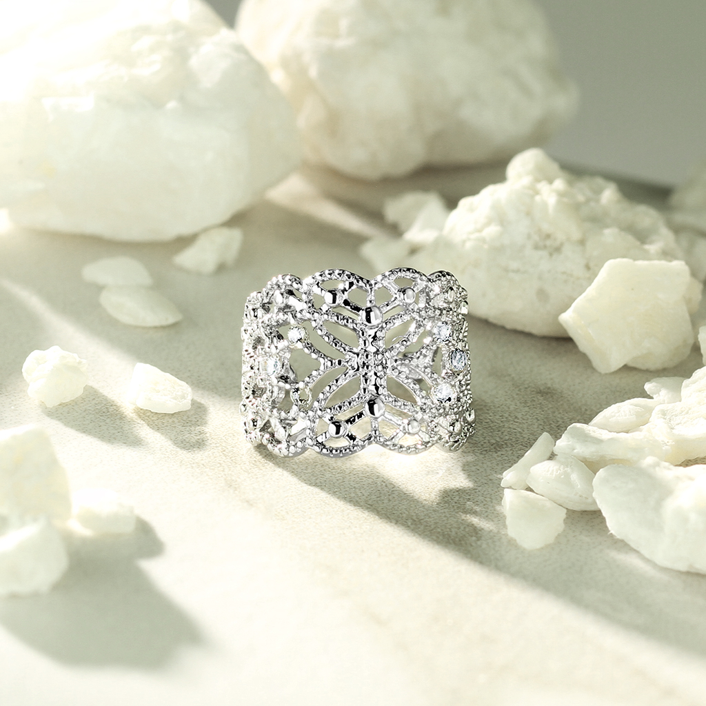 Earcuff mit filigranem Schmetterling