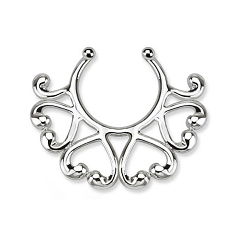 Fake Brustpiercing mit halber Herzkante