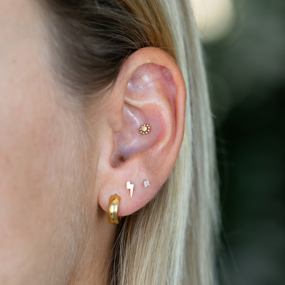 Labret mit Innengewinde und kleinen Kugeln