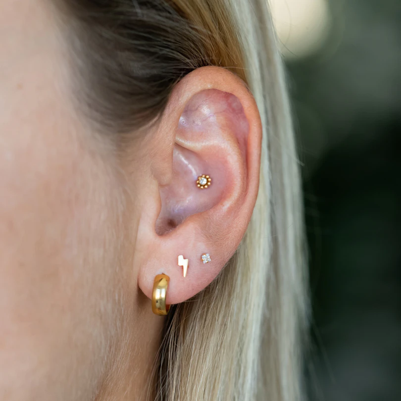 Labret mit Innengewinde und kleinen Kugeln