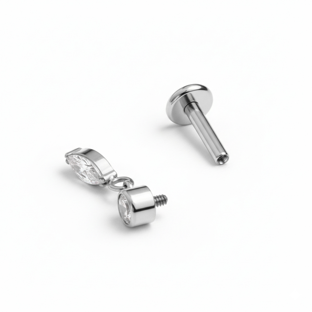 Titan-Labret mit marquiseförmigem Anhänger