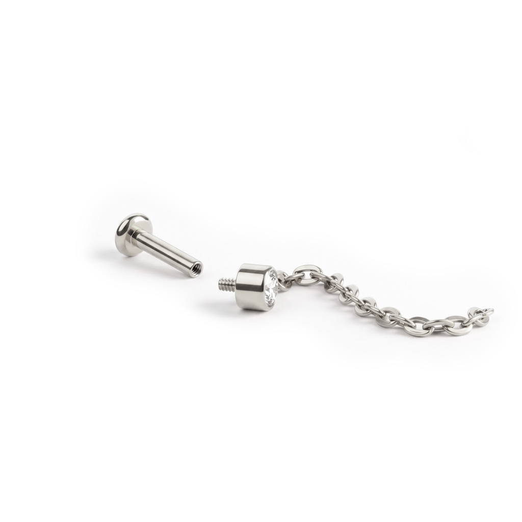 Zierliches Titan-Labret mit Stein und Kettenanhänger