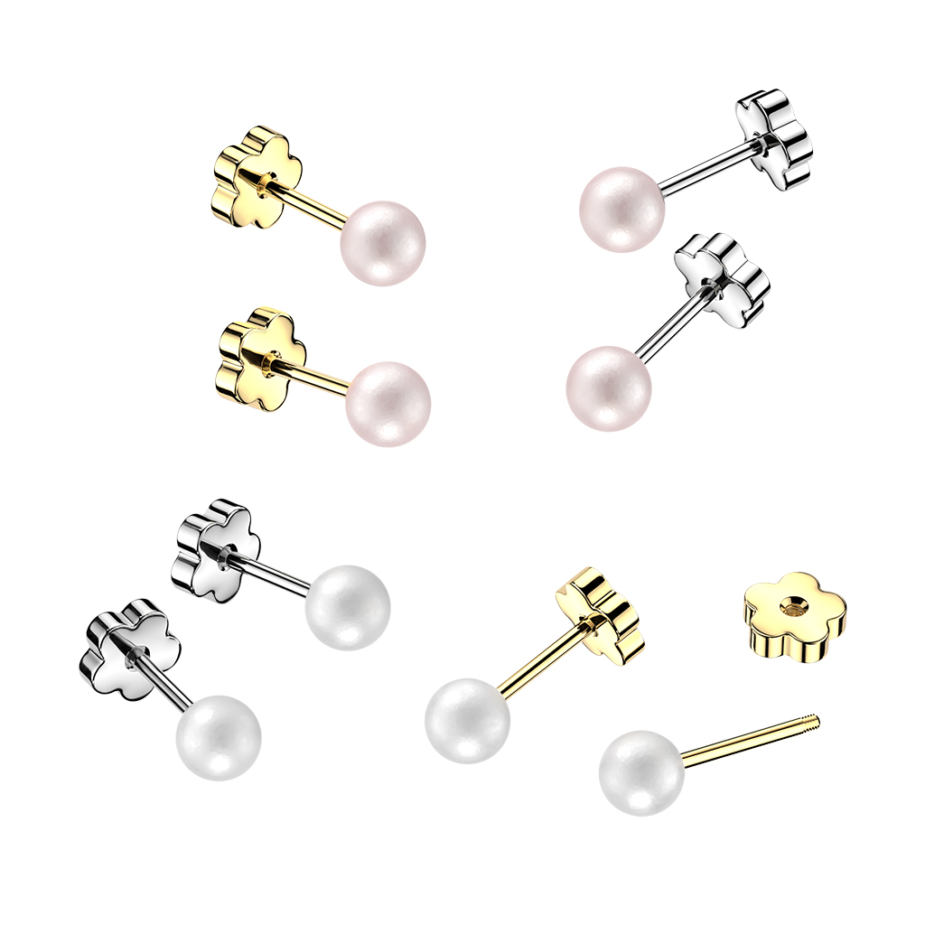 Paar Perlenohrringe mit hübschen Blumenrückseiten