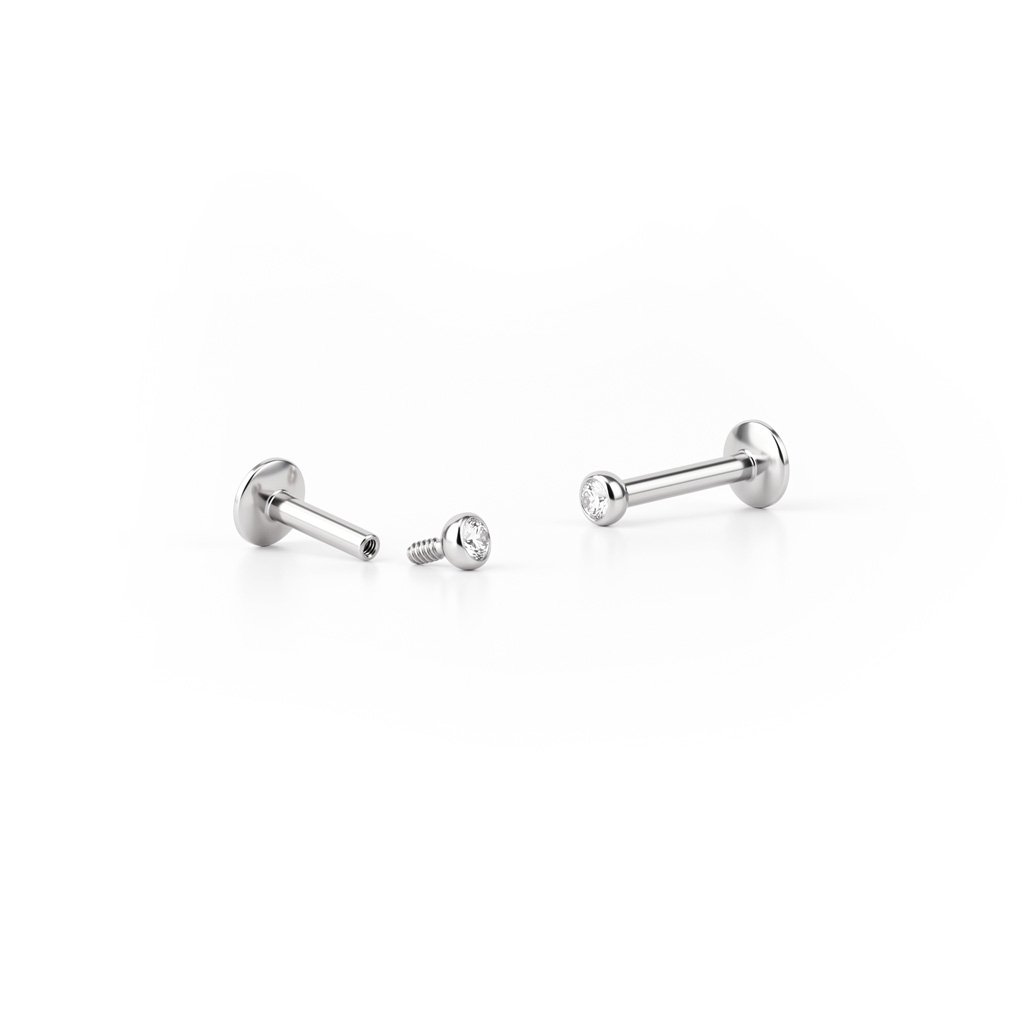 Labret mit einem kleinen Stein und innenseitigen Gewinde