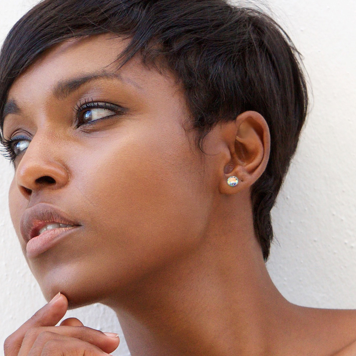 Titanüberzogener Plug mit einem Stein und Schraubgewinde