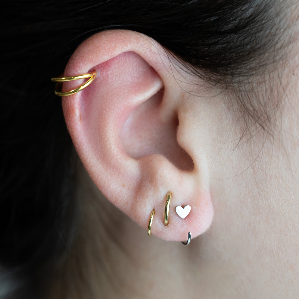 Offener Ring aus Titan mit Herz