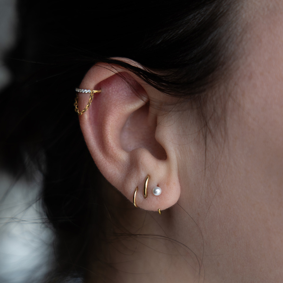 Offener Ring aus Titan mit Perle