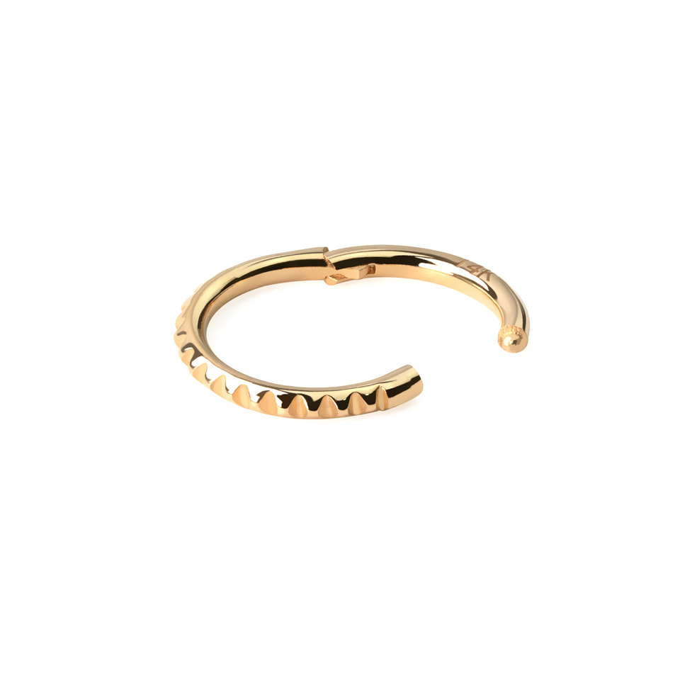 Scharnierring aus 14kt. Gold mit Pyramidenmuster