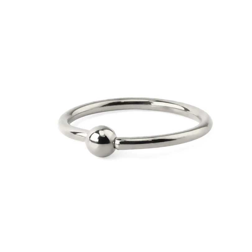 Ring aus Titan mit fester Kugel